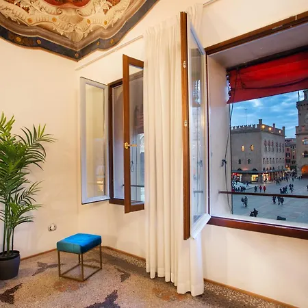 Urbanicooh Paracelso - Piazza Maggiore View アパート